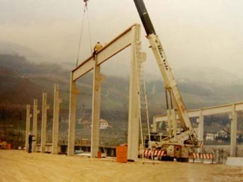 Bau der Betriebshalle 1985