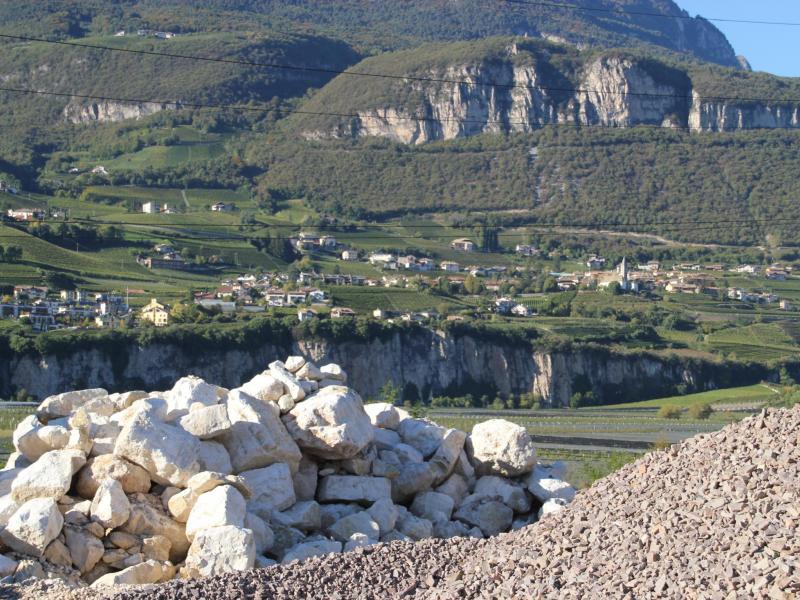Natursteinmauern, Zyklopenmauern, bewehrte Erde und Betonmauern